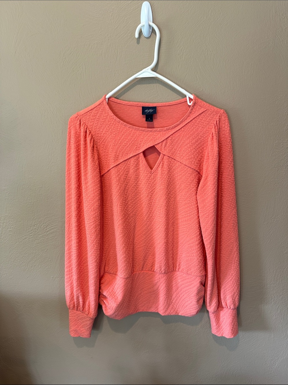 Daytrip Coral Textured Keyhole Pullover